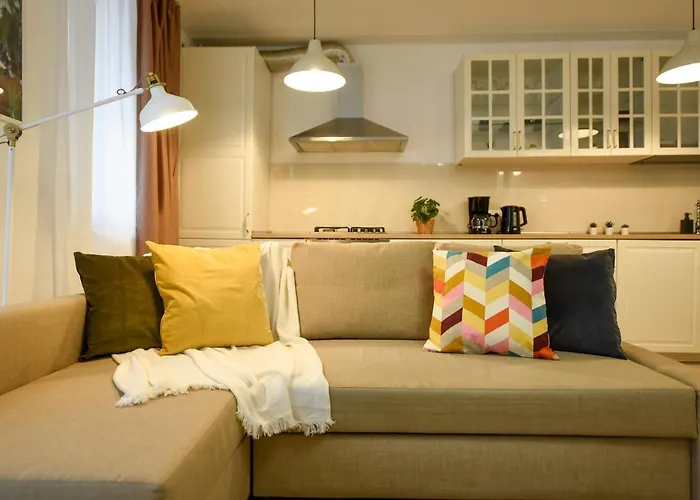 Comfy Spot - 1 Br- & Parking Included In North Business Area