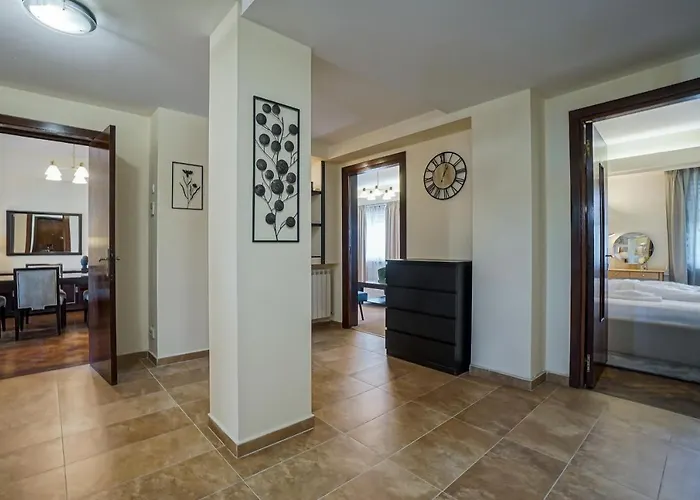Lovely - 3 Bdr. Serviced Apartment In Old Town