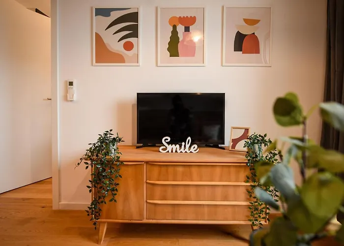 The Geometrist - Stunning 1Br Apt With Balcony