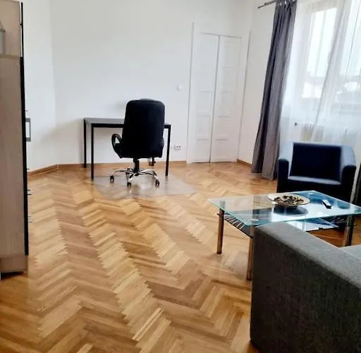 Cozy Apartment Near City Center
