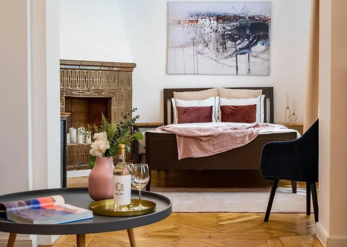 The- Point- 3Br Bright Cloud