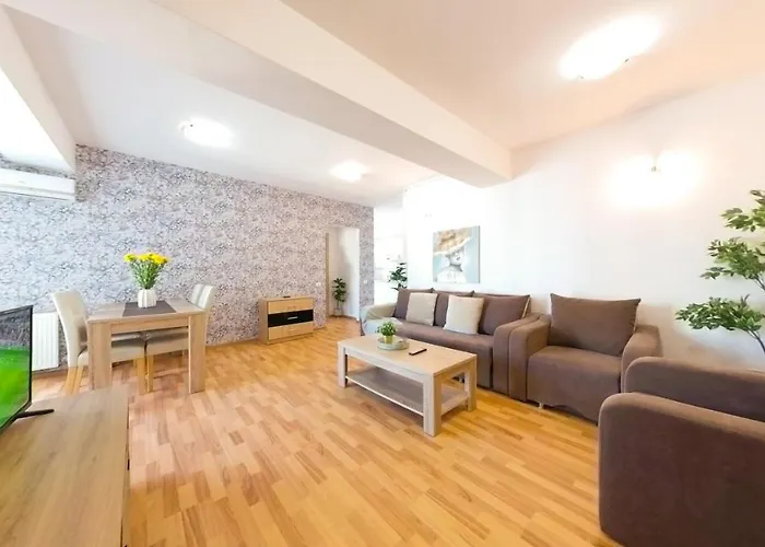 Old Town Flowery Apartment