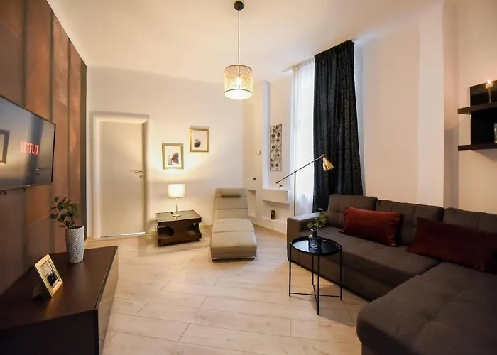 Discover Comfort: Charming & Spacious Apartment In The Old Town Bucharest, Romania