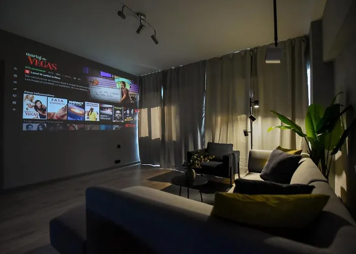 Luxury Apartment Near Radisson Hotel - Wall Projector & Modern Design
