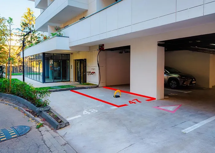 New Luxury City Center Studio
