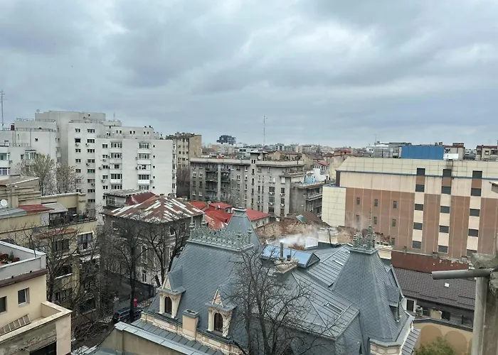 Deluxe City Center Apartment