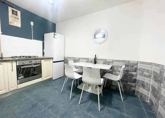 Blue Studio - Half Ground Level With Windows - Demisol Bucureşti, România