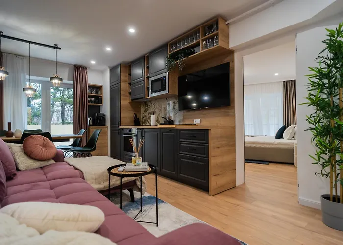 Urban Pearl - Old Town - Unique 4Br/3Ba Apartment