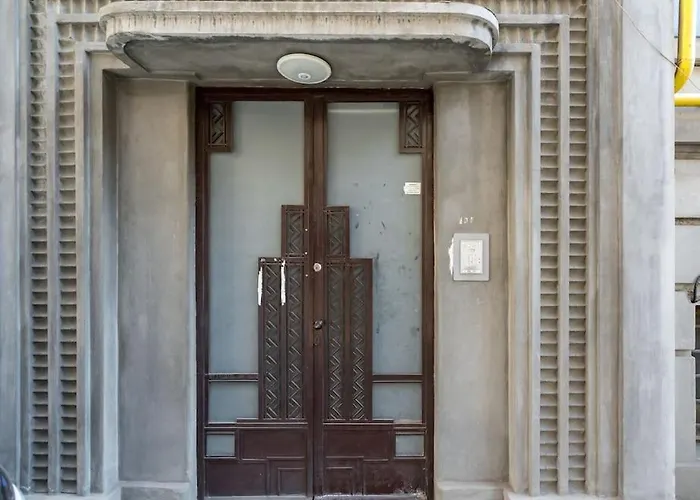 Exquisite Art Deco 2BR Apartment Prime Location