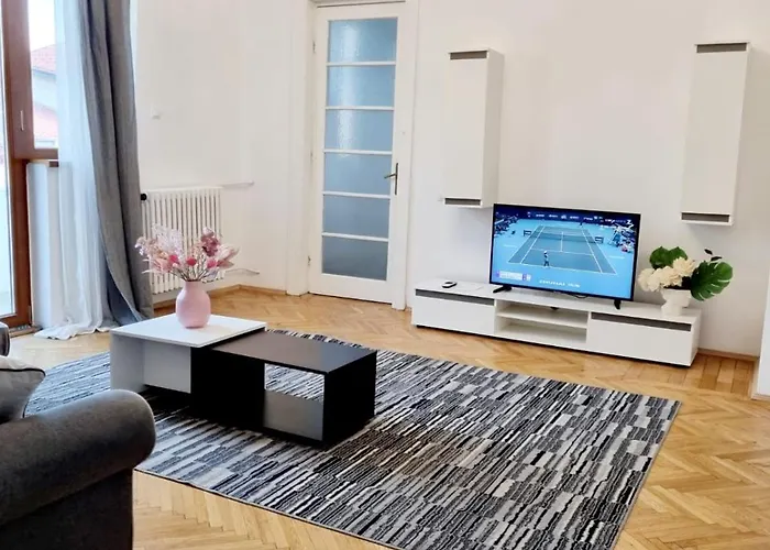 Cozy Near City Center