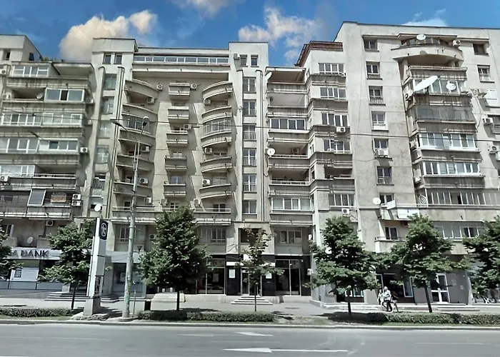 Ideal Home - Spacious & Modern Accommodation Near Unirii Square