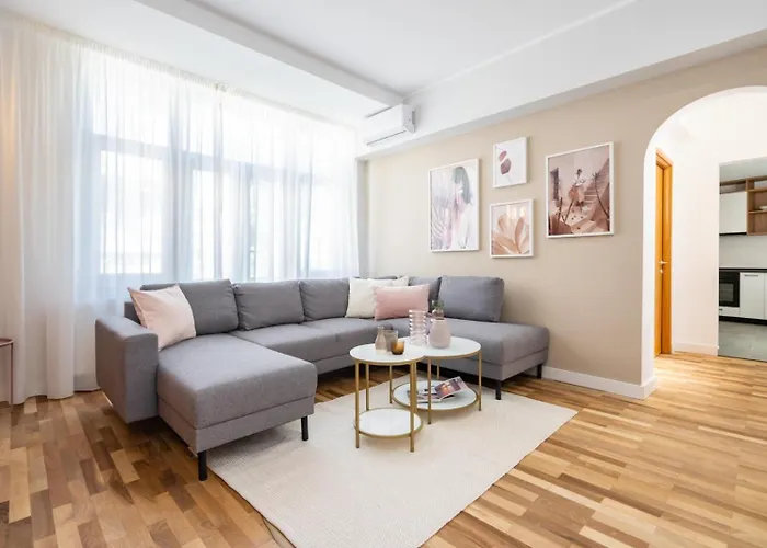 Old Town Bucharest, Lovely 2 Bedrooms Apartment