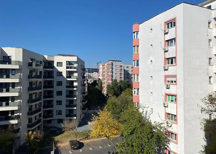 Evan Cozy Flat With Balcony & Parking, 13 September