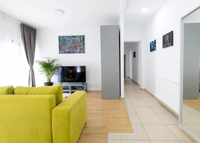 Obor Central Oasis --Secured Parking Nearby --Self Check-In-- 1Min Metro Station