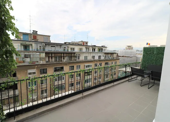 Deluxe Skyline Retreat Studio - Old Town Bucharest