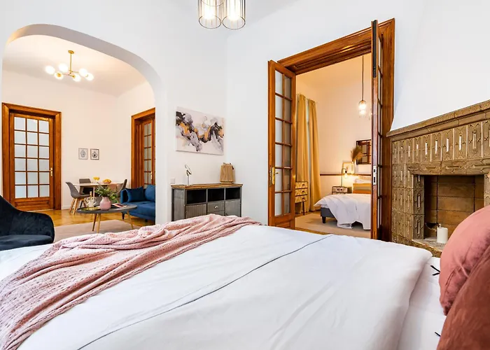 The- Point- 3Br Bright Cloud