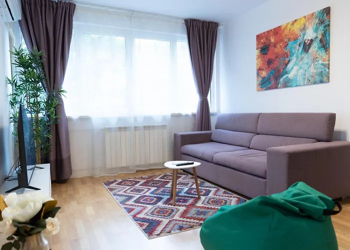 Old Town Central Oasis - Secured Parking Nearby - Self Check In - Metro Station At 1Min