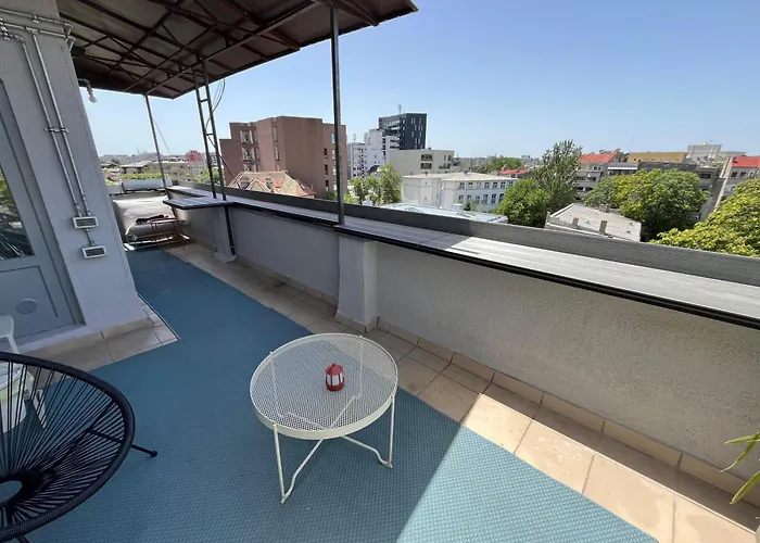 Terrace View Downtown Studio