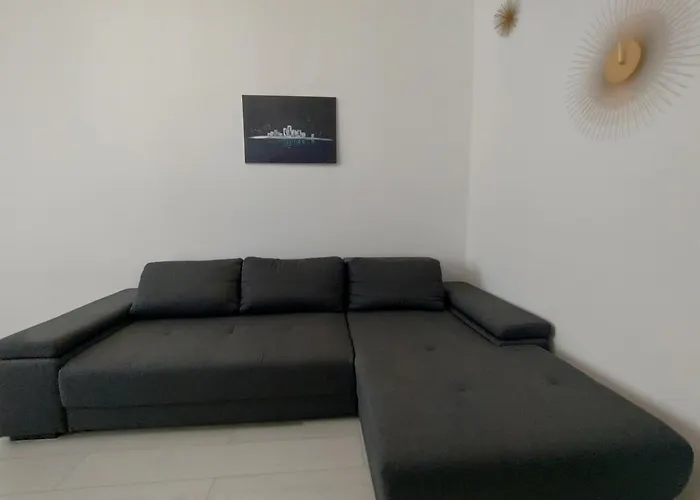 Luxury Modern Free Parking Air Conditioning Netflix Superb Bright View Balcony Self Check In Militari