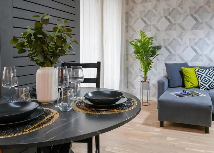 Sara - Stylish Apt With Balcony Near Piata Obor