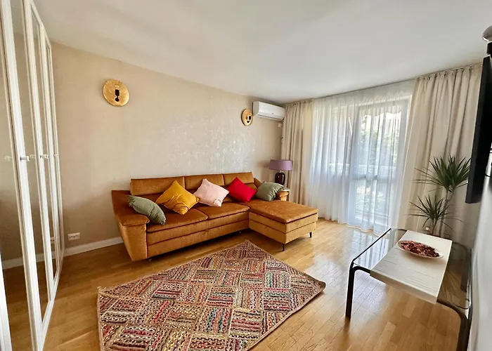 Arc De Triomphe Home