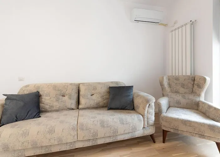 Eva - Bright Apt With Balcony Near Veranda Mall