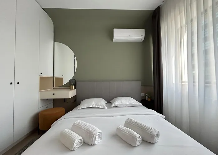Exclusive Cortina North With Private Parking & Balcony - 01