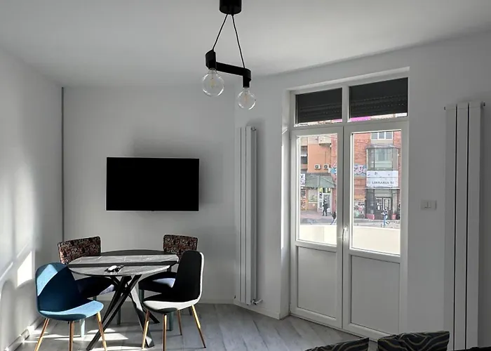 Grafitti Apartment By News Apartments