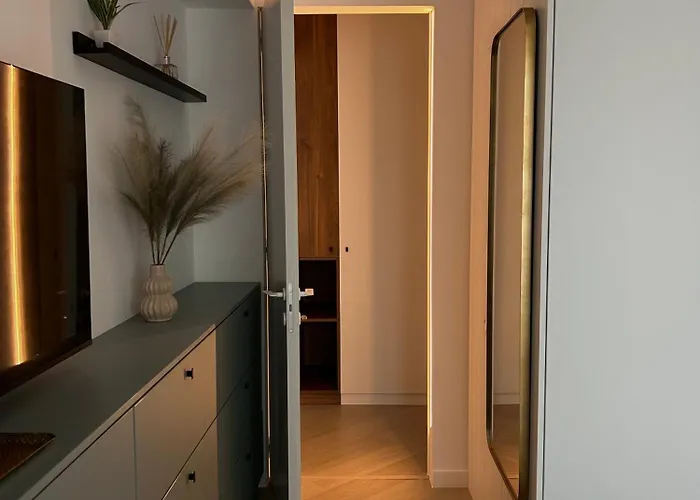 Exclusive Cortina North With Private Parking & Balcony - 01