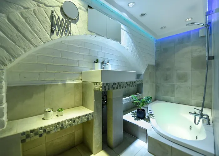Central Comfort - Duplex-Style Studios On Regina Elisabeta Bucharest, Romania