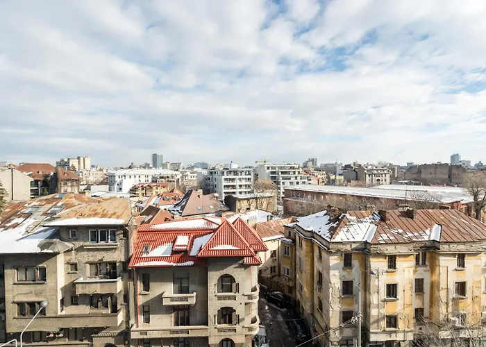 City View Apartment With Private Balcony