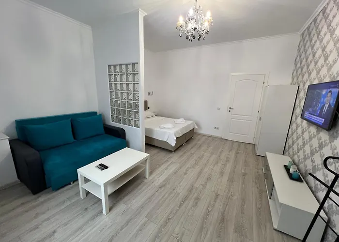 Bright & Beautiful Studio In Prime Location Walk To Everything