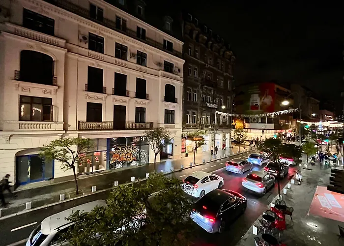 Calea Victoriei Luxe - Elegant With Balcony