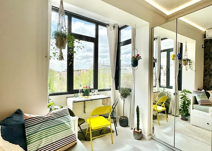 Harmony Studio - Elegant Escape Near Ateneu Bucureşti, România
