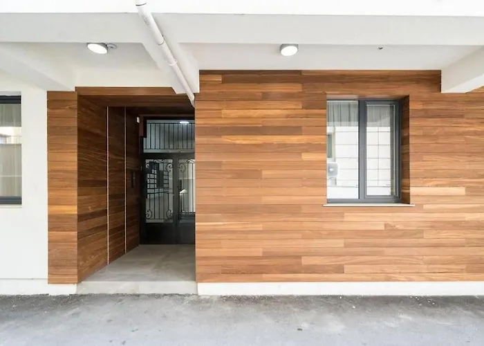 Bonita - Chic Urban Retreat With Private Balcony