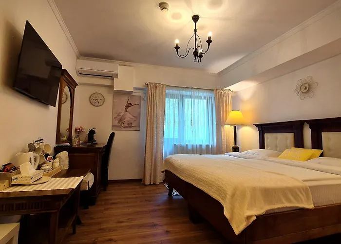 Room 27 @ Arc De Triomphe