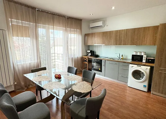 Bucharest Holidays Vibes - 2 Bedrooms, 2 Bathrooms - City Center, România