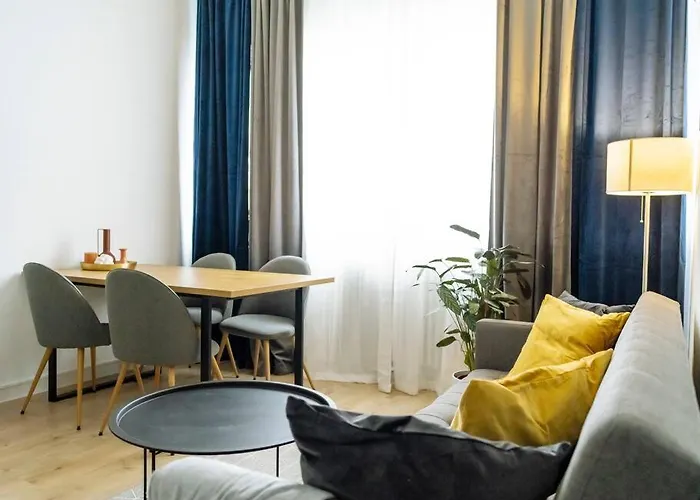 Sky Penthouse - University Square I Free Parking I Balcony