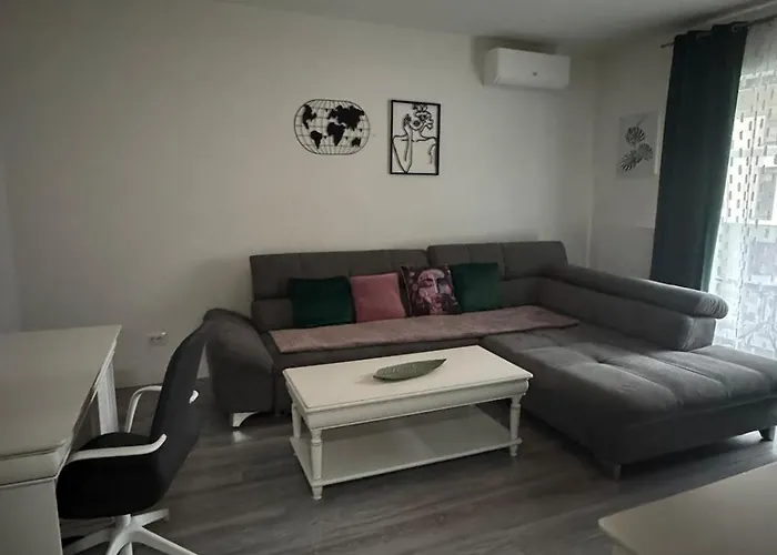 White HOME in Exigent Plaza Romania faza 4 Bucureşti, România