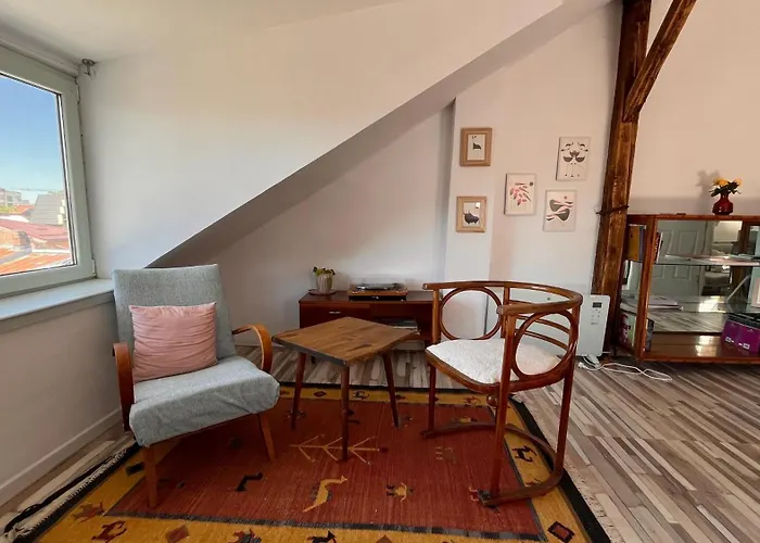 Bc14 Cosy Sunlit Studio
