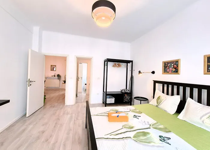 Downtown Spacious Retreat
