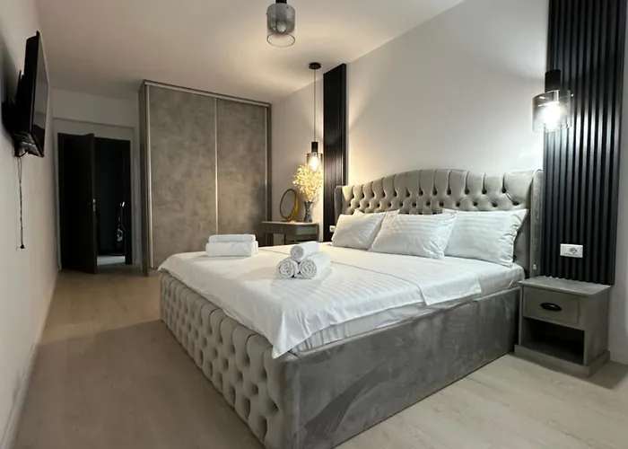 Modern 2Br , Free Parking, Near City Center & Metro