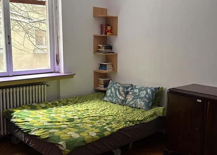 Central Artist Room - Victory Avenue