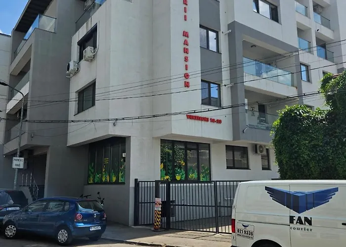 Modern 2Br , Free Parking, Near City Center & Metro