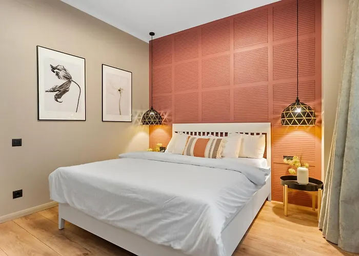 Tova Pearl - Cozy, Modern 2Br Apt, Dt, Ultracentral, Chabad Across Street, 20 Min Walk To Old Town Bucharest, Romania