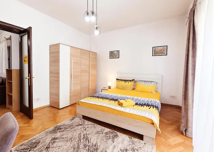 Old Town Comfort & Stylish Apartment