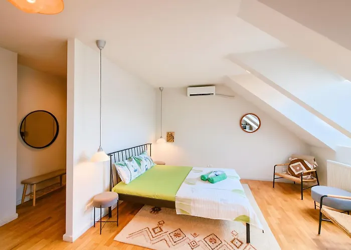 Central Glow Studio Bucureşti, România