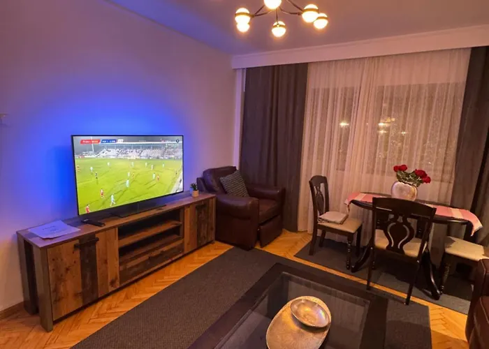 Decebal Apartment Overlooking The Boulevard