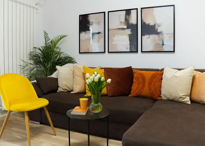 Amalia - Cozy & Quiet Apartment Near Veranda Mall & Obor Market