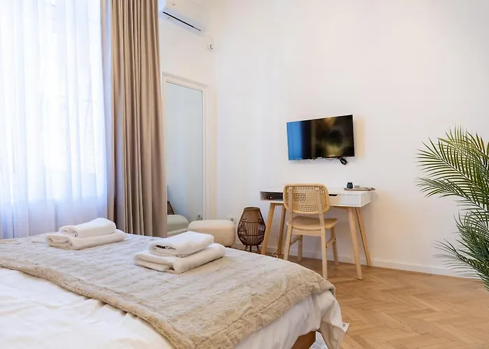 Stylish City House With Yard 4 Pers Bucureşti, România